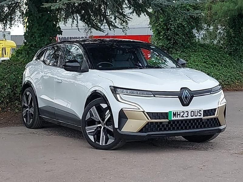 White Used 2023 Renault Mégane Iconic Hatchback | £20,498 (Fair price) - Image 1/4