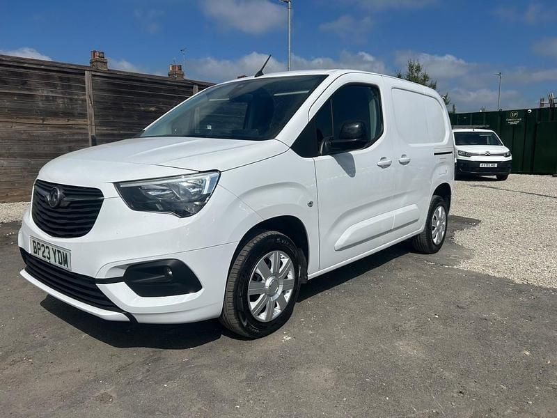 Used Vauxhall Combo S 100 HP (73 kW) 2023 White MPV