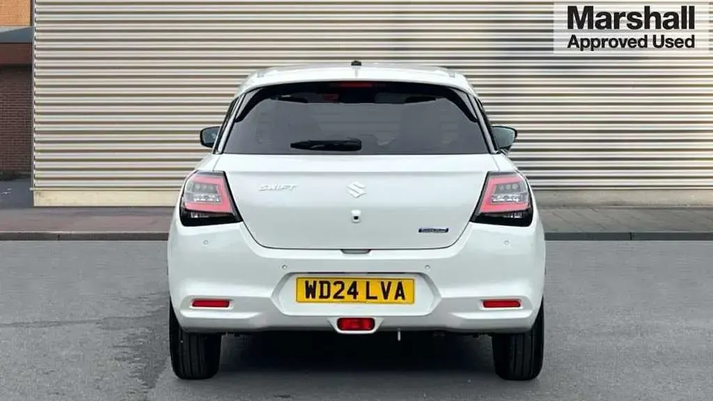 Used Suzuki Swift 82 HP (60 kW) 2024 White Hatchback