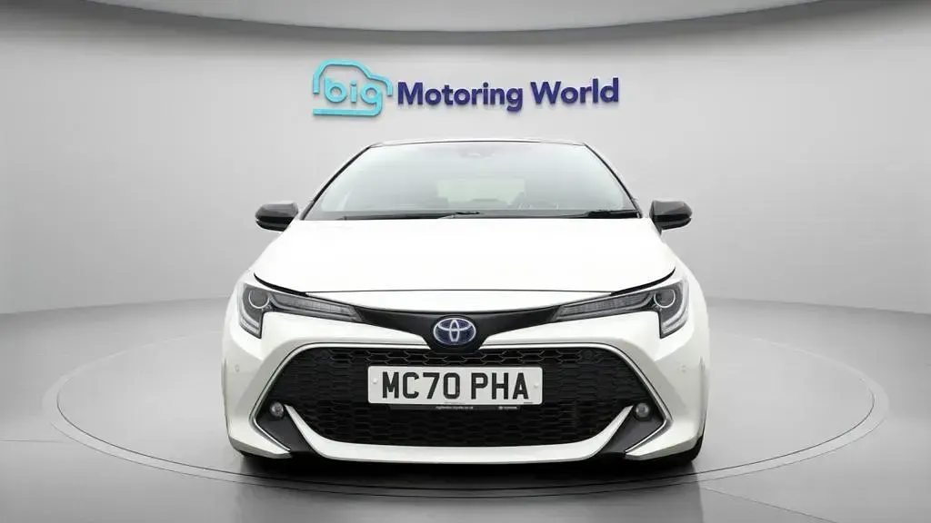 Used Toyota Corolla 184 HP (135 kW) 2021 White Hatchback