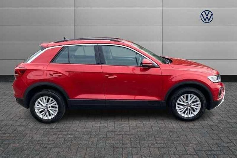 Used VW T-Roc Life 110 HP (80 kW) 2023 Red SUV