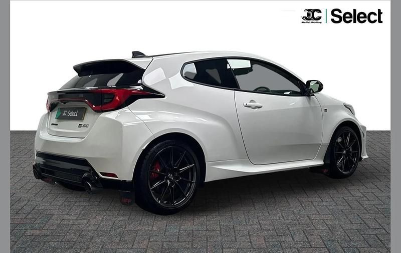 Used Toyota Yaris 257 HP (189 kW) 2024 White Hatchback