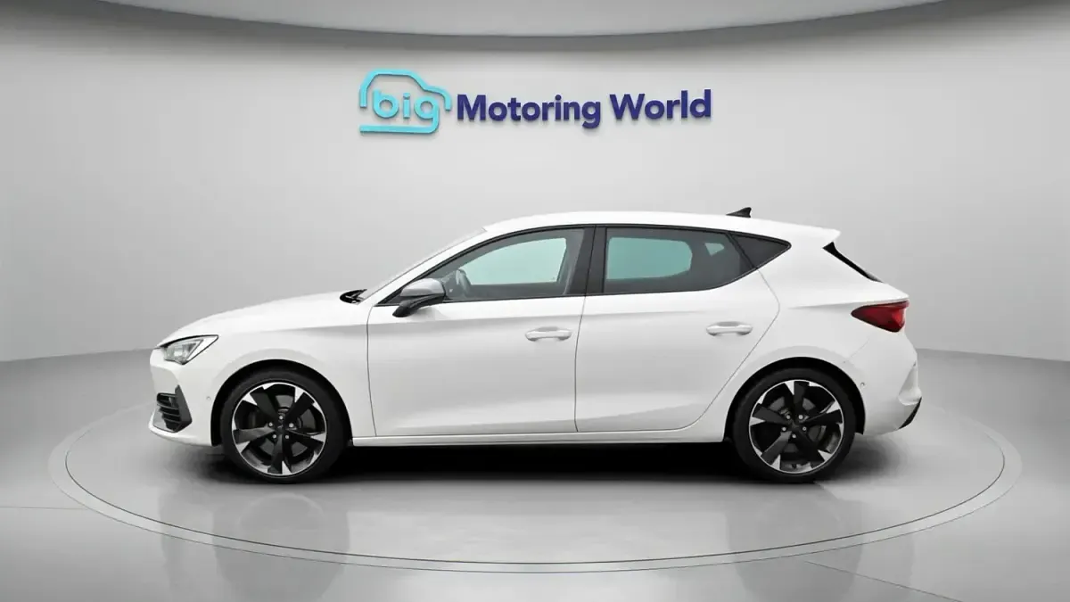 Used Cupra Leon VZ1 310 HP (228 kW) 2023 White Hatchback