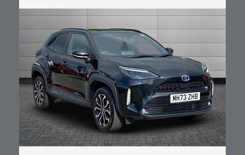 Black Used 2024 Toyota Yaris Cross Design SUV | £22,491 (Fair price) - Image 1/3