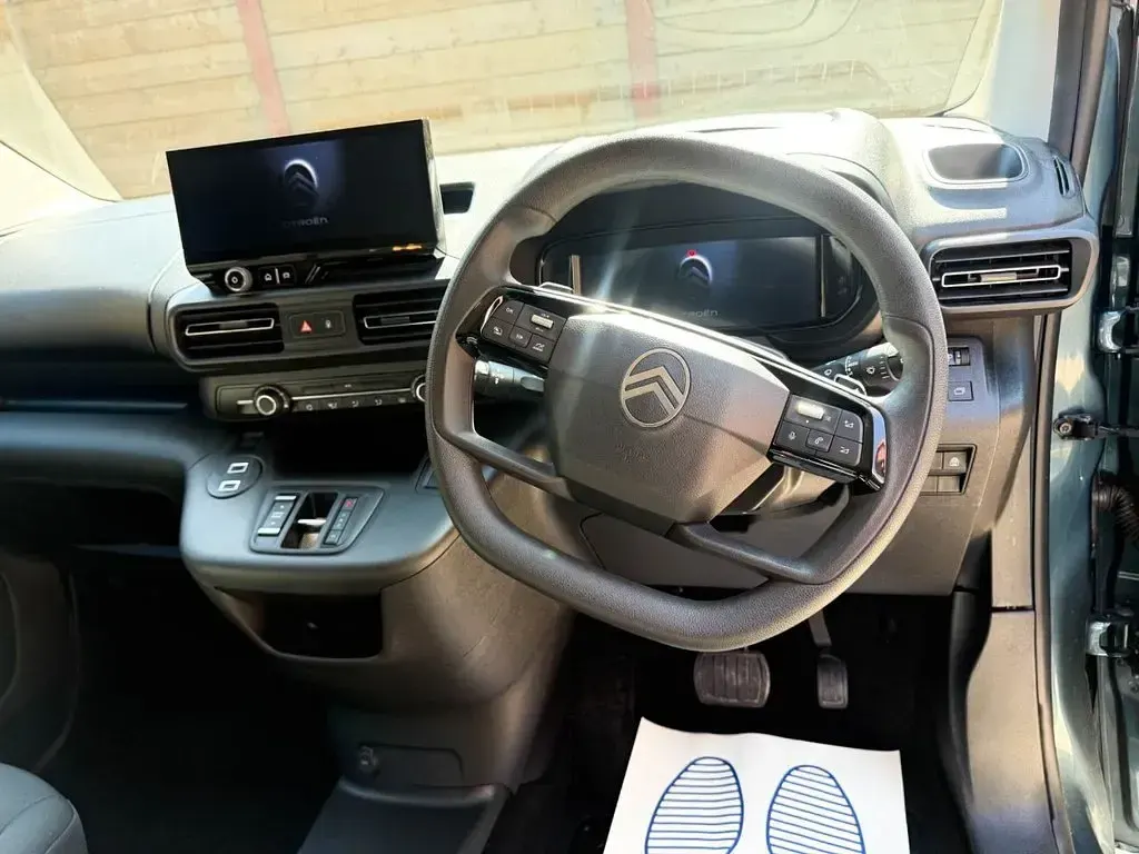 Used Citroën Berlingo 130 HP (95 kW) 2025 Blue MPV