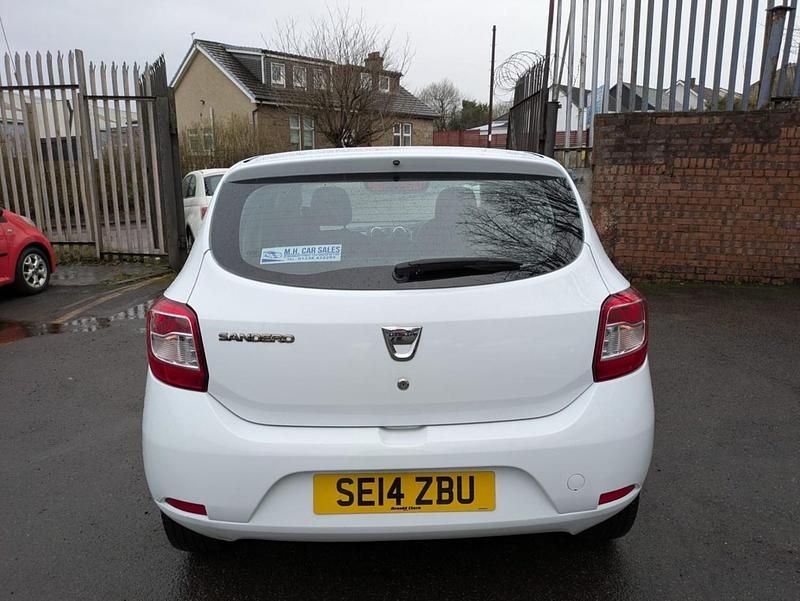 Used Dacia Sandero Ambiance 75 HP (55 kW) 2014 White Hatchback