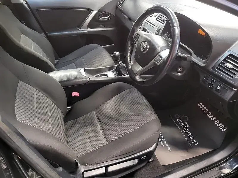 Used Toyota Avensis 141 HP (103 kW) 2014 Black Sedan