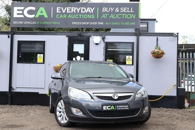 Used Vauxhall Astra 115 HP (84 kW) 2012 Grey Hatchback