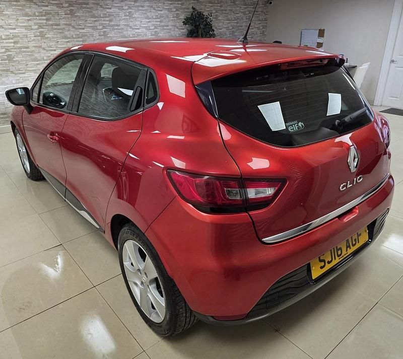 Used Renault Clio IV Dynamique 2016 Red Hatchback