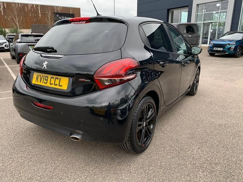 Used Peugeot 208 GT-line 108 HP (79 kW) 2019 Black Hatchback