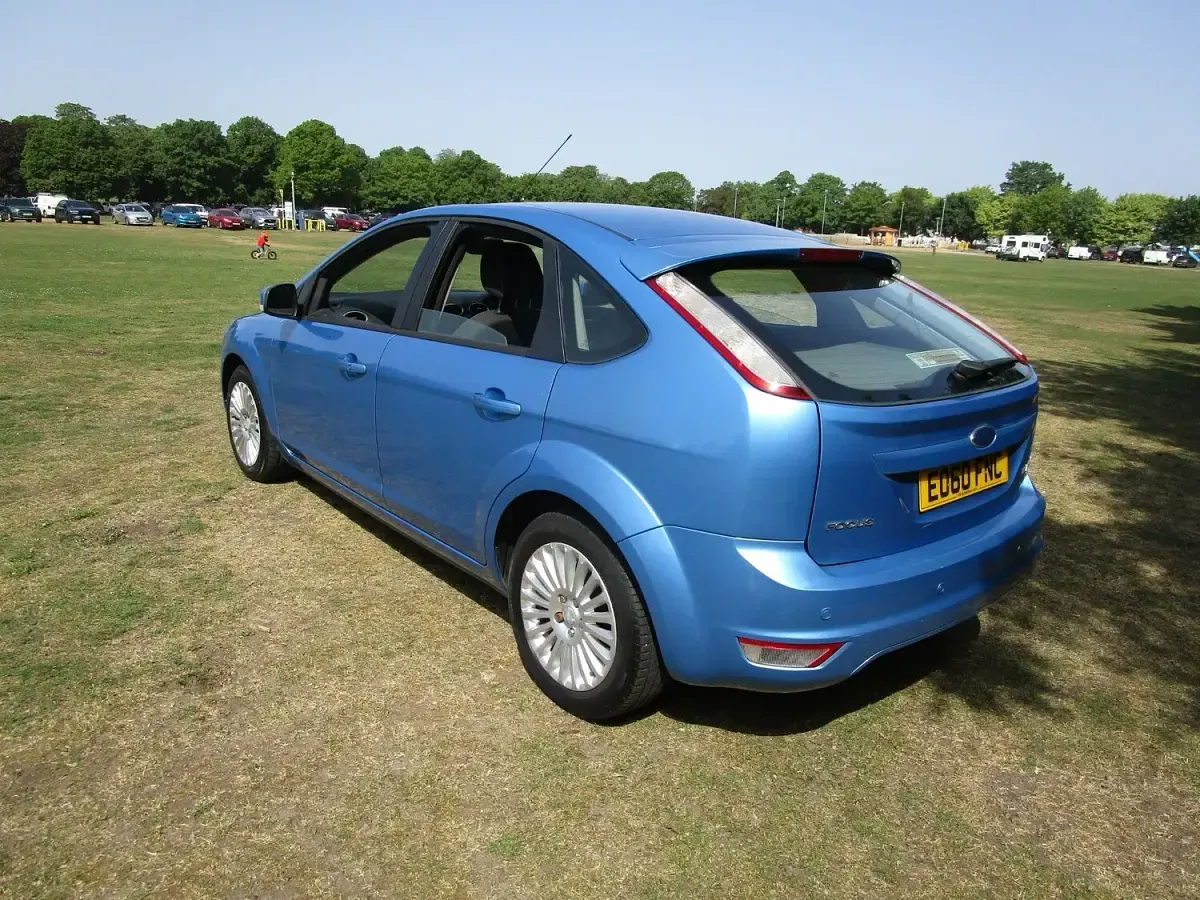 Used Ford Focus Titanium 110 HP (80 kW) 2010 Blue Hatchback