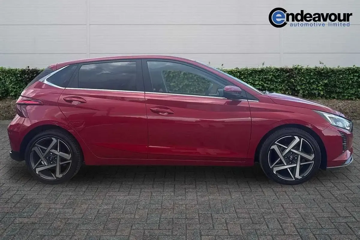 Used Hyundai i20 Ultimate 100 HP (73 kW) 2024 Red Hatchback