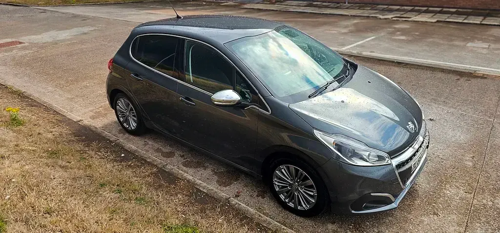 Used Peugeot 208 Allure 2016 Metallic grey Hatchback