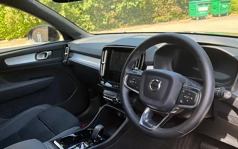 Used Volvo XC40 Plus 197 HP (144 kW) 2025 Black SUV