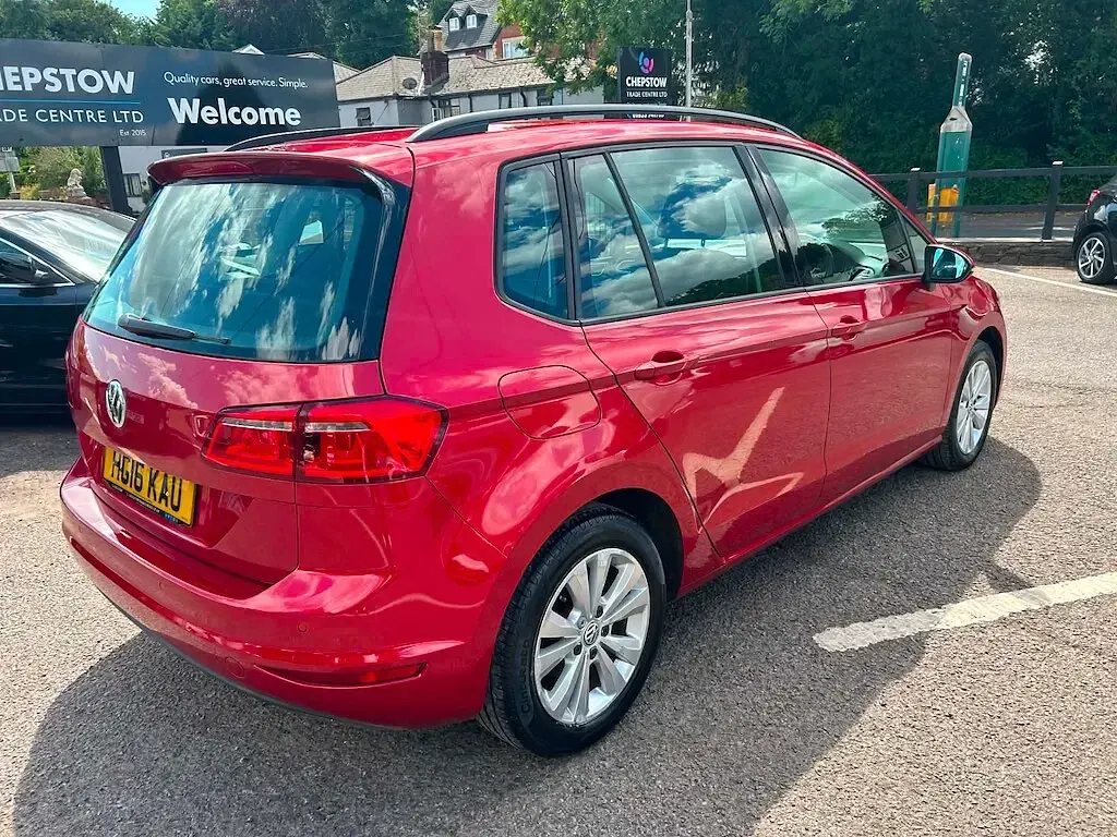 Used VW Golf Sportsvan SE 110 HP (80 kW) 2016 Red MPV