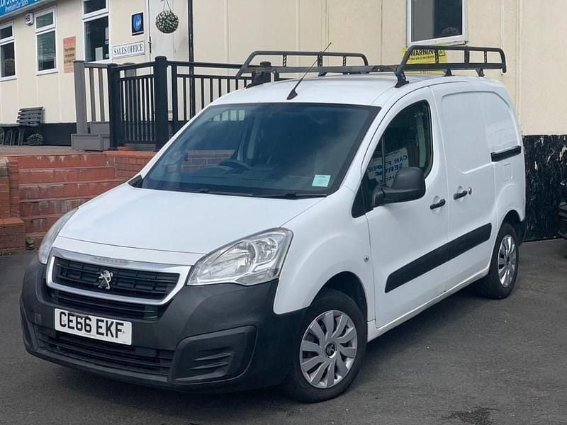 White Used 2016 Peugeot Partner MPV | £3,690 (Fair price) - Image 1/3