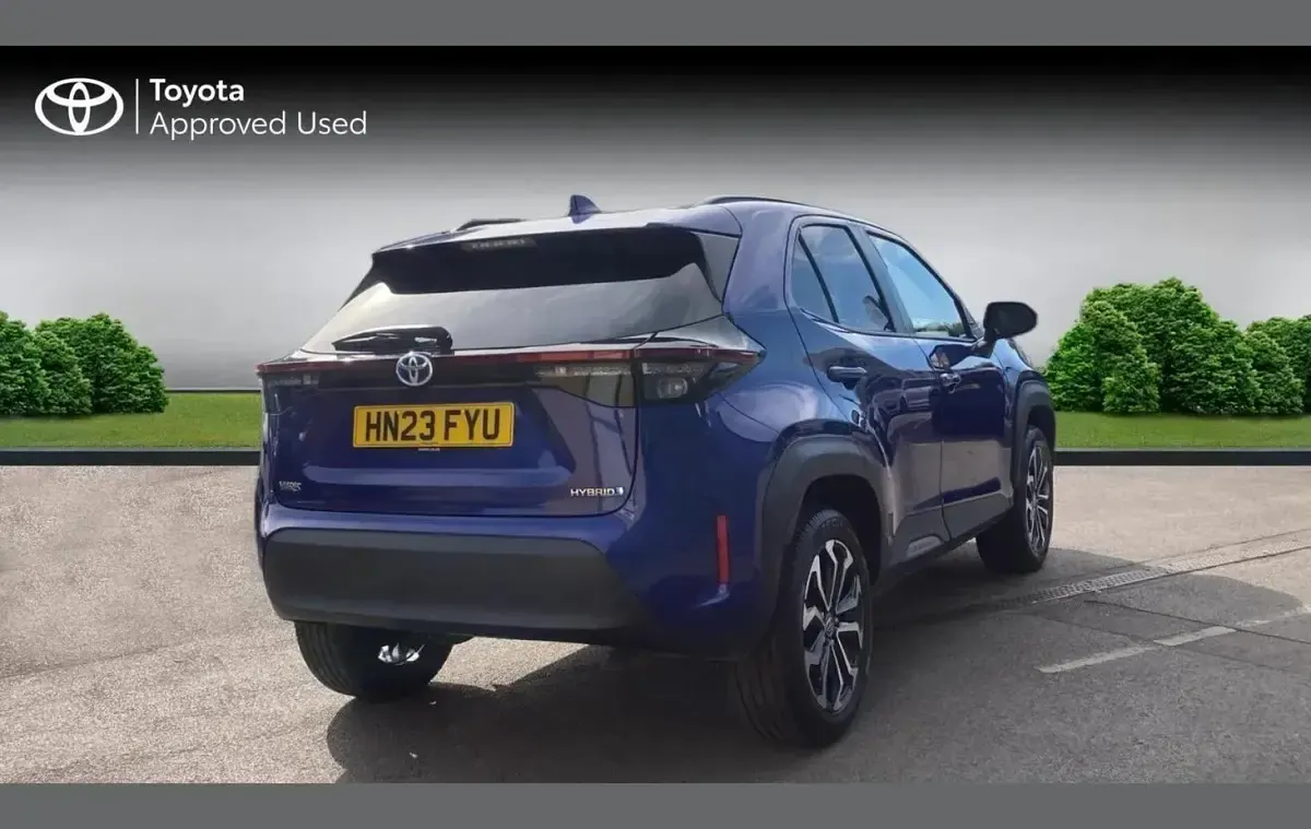 Used Toyota Yaris Cross Design 113 HP (83 kW) 2023 Blue SUV