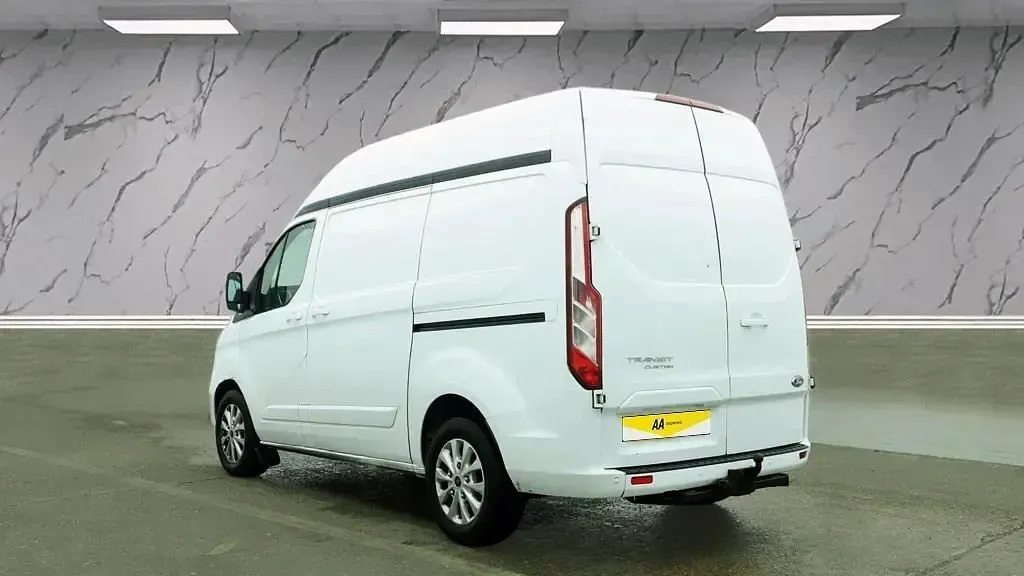 Begagnad Ford Transit Custom Limited 130 HK (95 kW) 2022 Vit Van