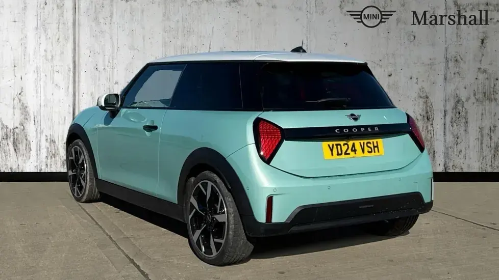 Używany Mini Cooper Exclusive 156 KM (114 kW) 2024 Zielony Hatchback
