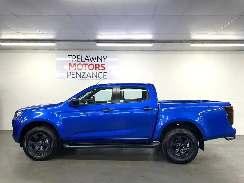 New Isuzu D-Max 2025 Blue Pickup