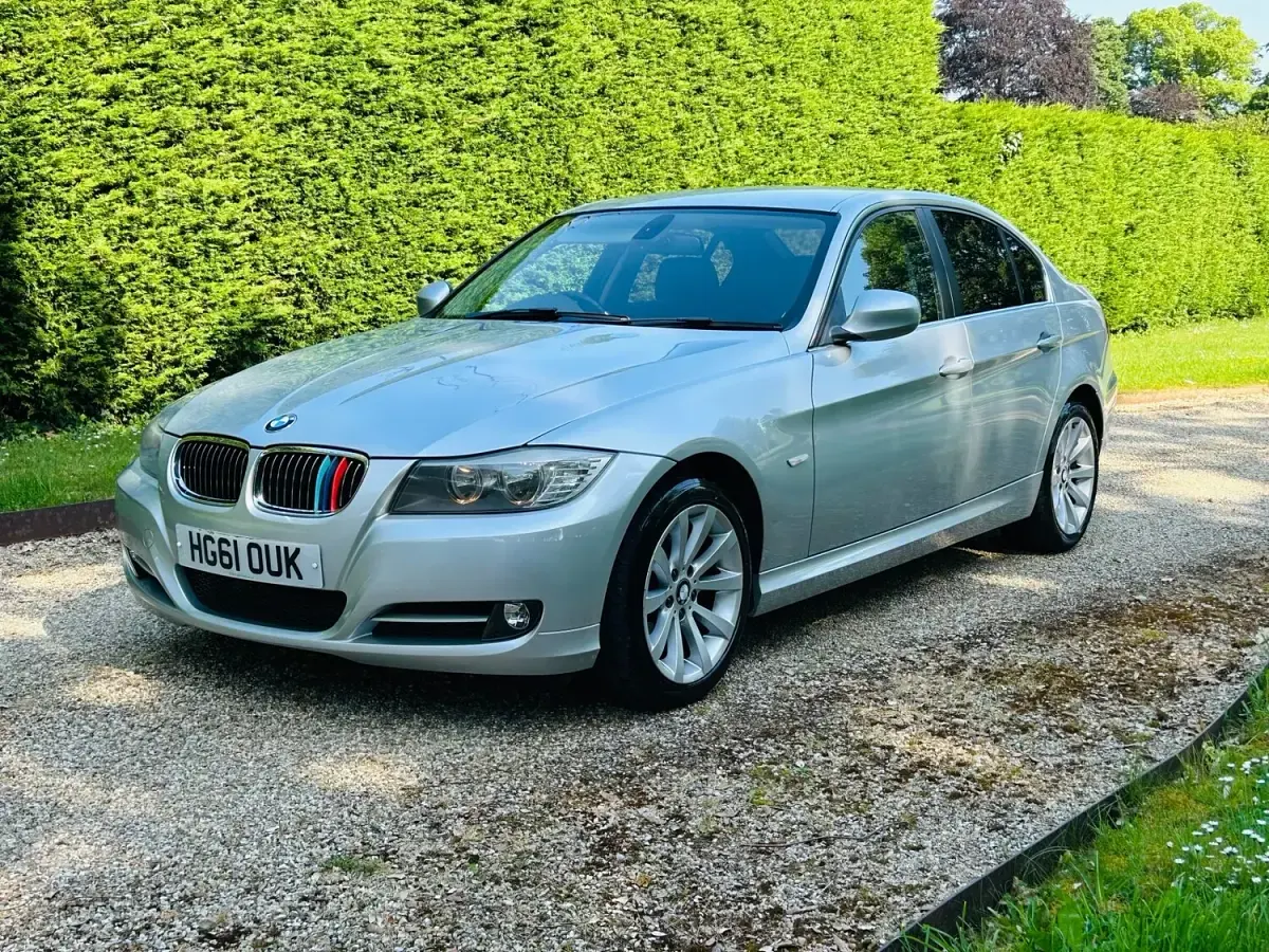 Used BMW 320 Exclusive 2011 Silver Sedan