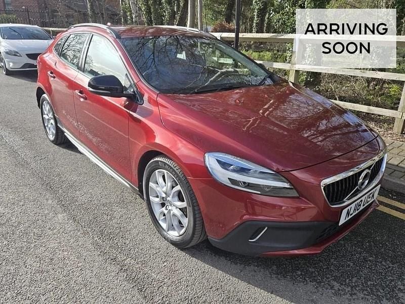 Used Volvo V40 Pro 120 HP (88 kW) 2018 Red Hatchback