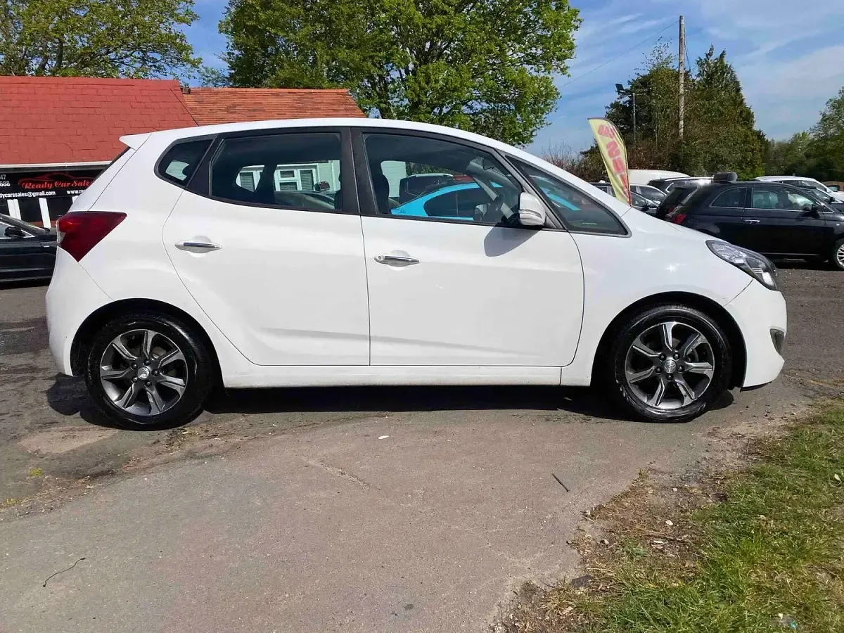 Used Hyundai ix20 SE 88 HP (64 kW) 2017 White Hatchback