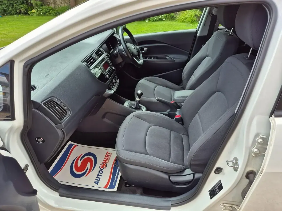 Used Kia Rio 2015 White Hatchback