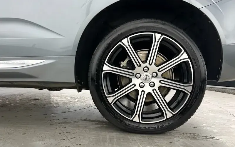 Used Volvo XC60 Inscription 390 HP (286 kW) 2021 Osmium grey SUV