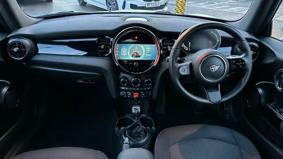 Używany Mini Cooper Classic 134 KM (98 kW) 2022 Srebrny Hatchback