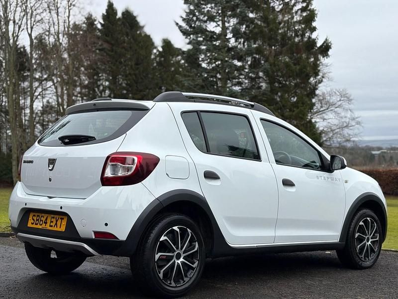 Used Dacia Sandero Lauréate 2014 White Hatchback