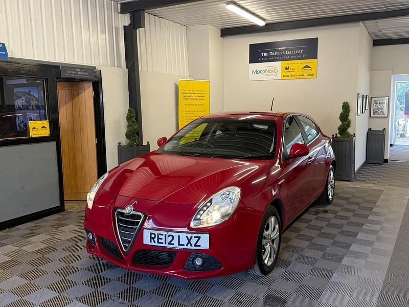 Used Alfa Romeo Giulietta Lusso 2012 Red Hatchback