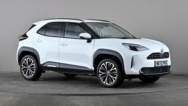 White Used 2023 Toyota Yaris Hybrid Hatchback | £22,677 (Expensive) - Image 1/4