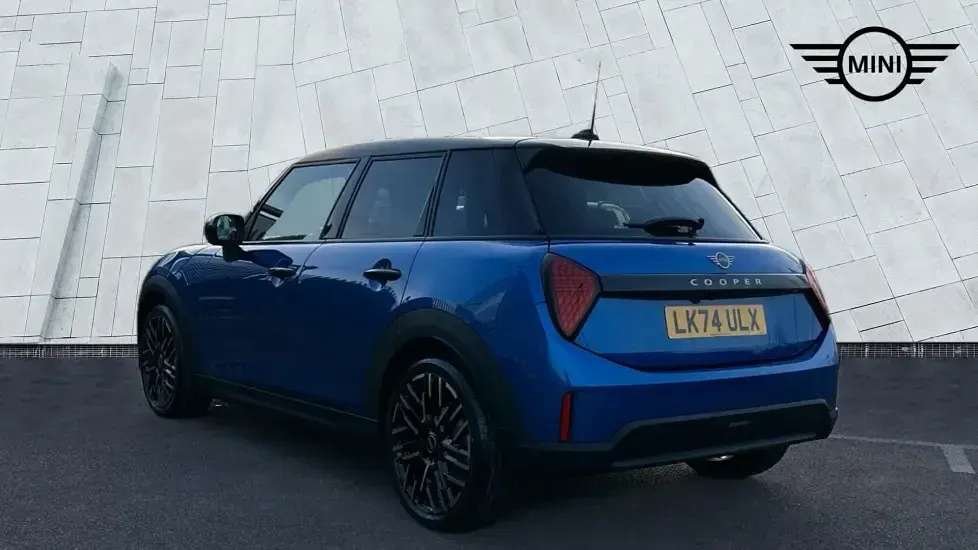 Used Mini Cooper Exclusive 113 kW (154 HP) 2025 Blue Hatchback