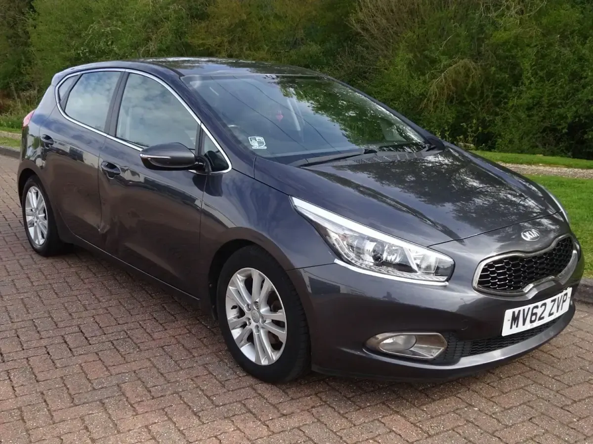 Usado Kia Ceed 2012 Prateado Citadino