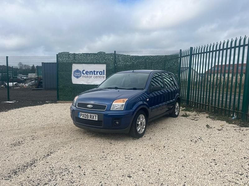 Used Ford Fusion Zetec 2009 Blue Hatchback