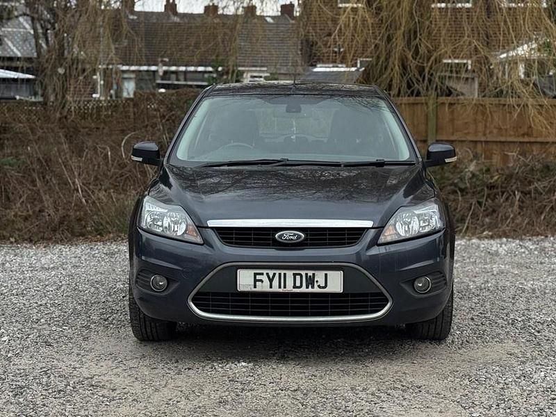Used Ford Focus Titanium 99 HP (72 kW) 2011 Grey Hatchback