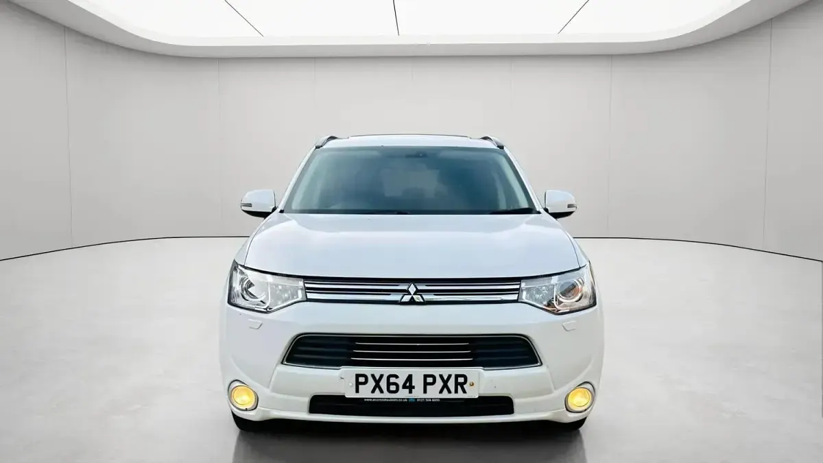 Used Mitsubishi Outlander P-HEV 2014 White Estate
