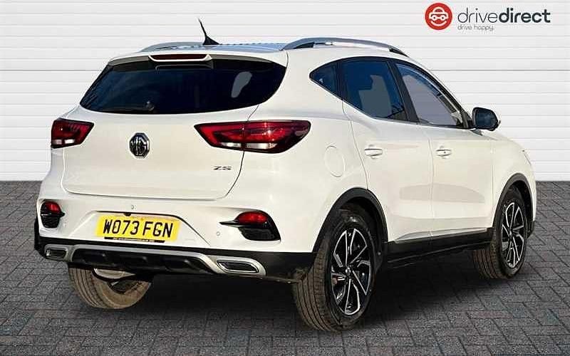 Used MG ZS Exclusive 111 HP (81 kW) 2024 White Hatchback