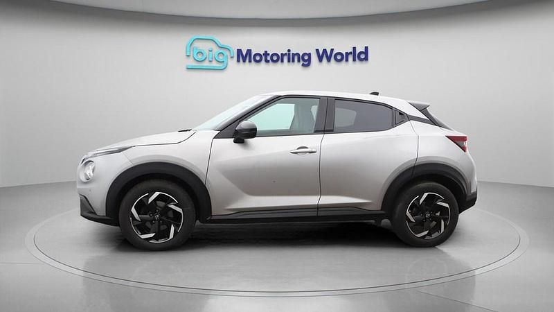 Used Nissan Juke N-Connecta 114 HP (83 kW) 2023 Silver SUV