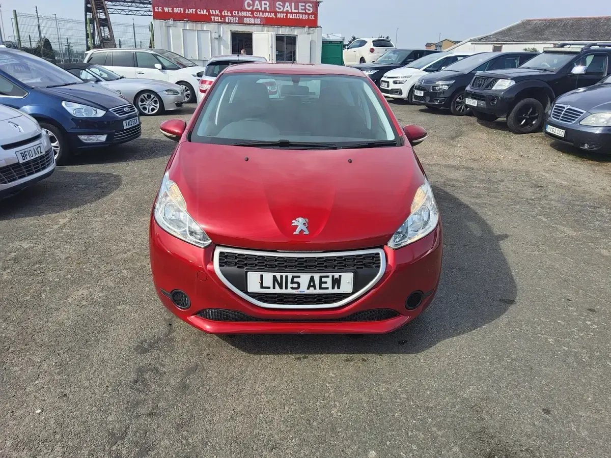 Used Peugeot 208 Access 82 HP (60 kW) 2015 Red Hatchback