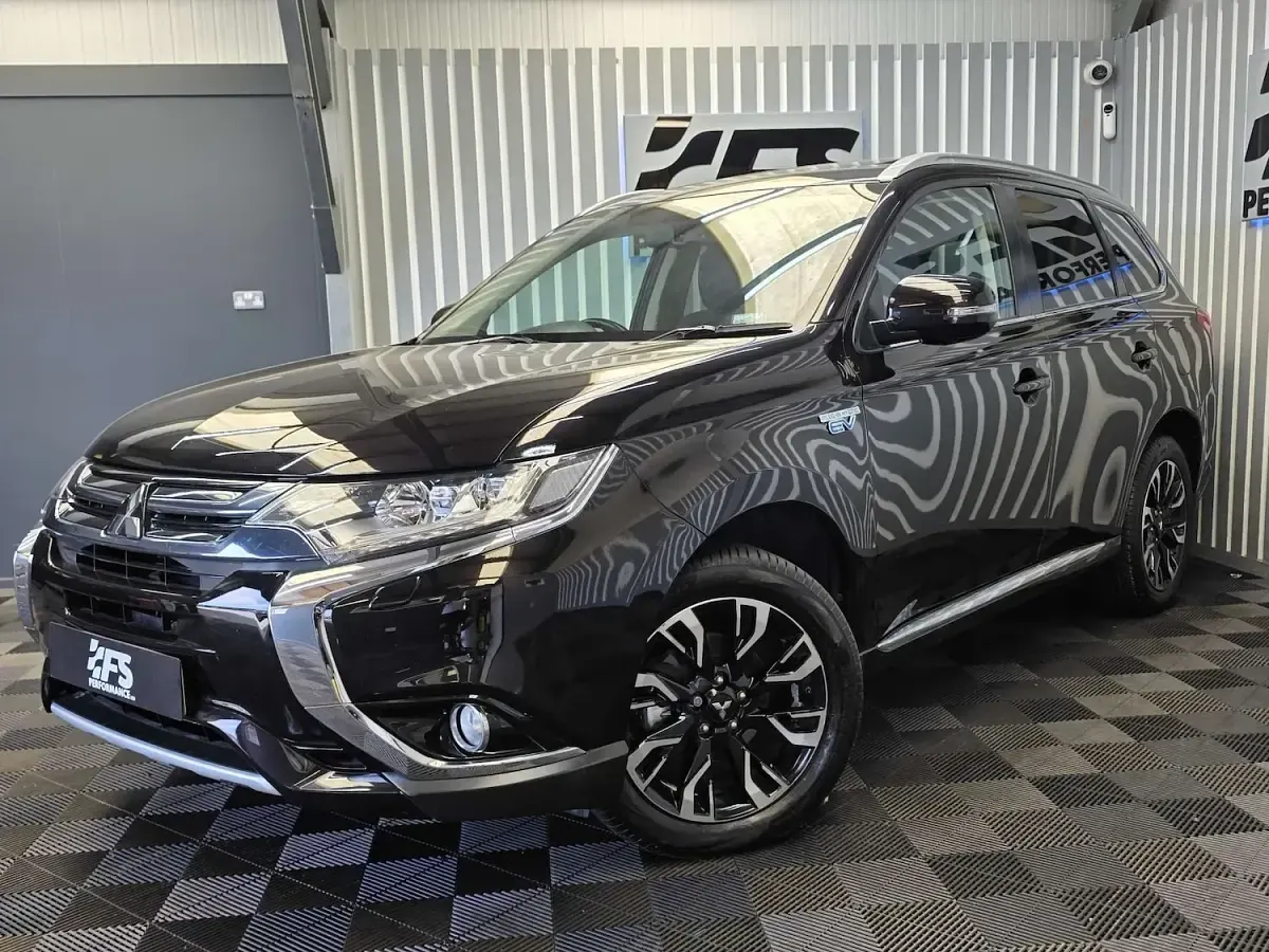 Used Mitsubishi Outlander P-HEV 200 HP (147 kW) 2016 Black SUV