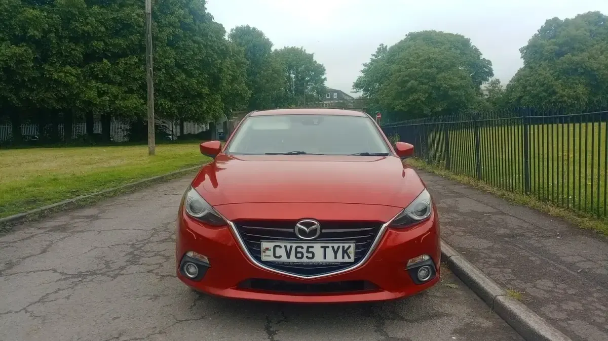 Used Mazda 3 Inclusive 165 HP (121 kW) 2015 Red Hatchback