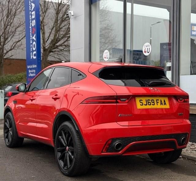 Używany Jaguar E-Pace Chequered Flag 180 KM (132 kW) 2019 Czerwony SUV