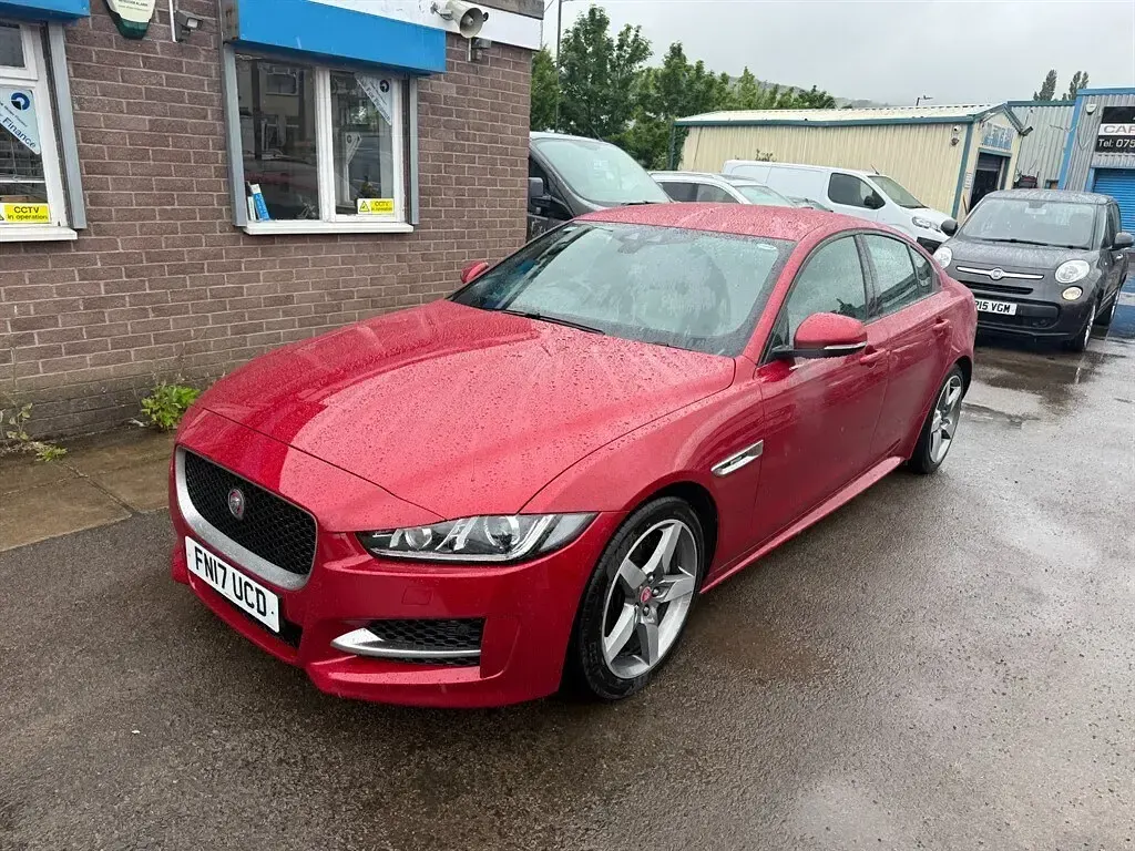 Used Jaguar XE R-Sport 180 HP (132 kW) 2017 Red Sedan