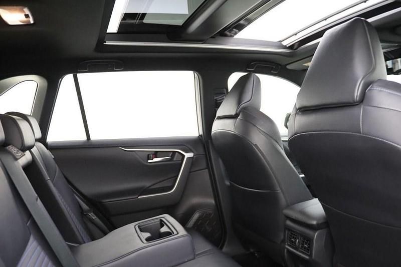 Used Toyota RAV4 218 HP (160 kW) 2021 White SUV