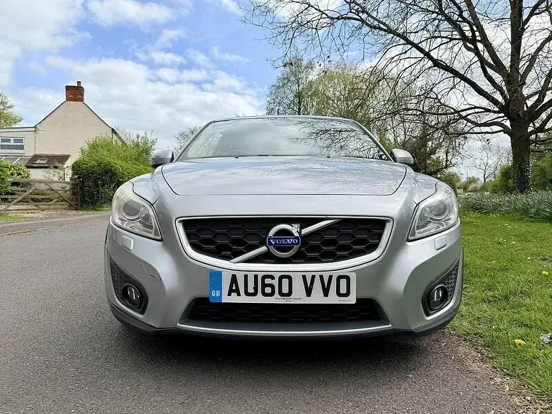 Usado Volvo C30 SE Lux 109 CV (80 kW) 2010 Plateado Utilitario