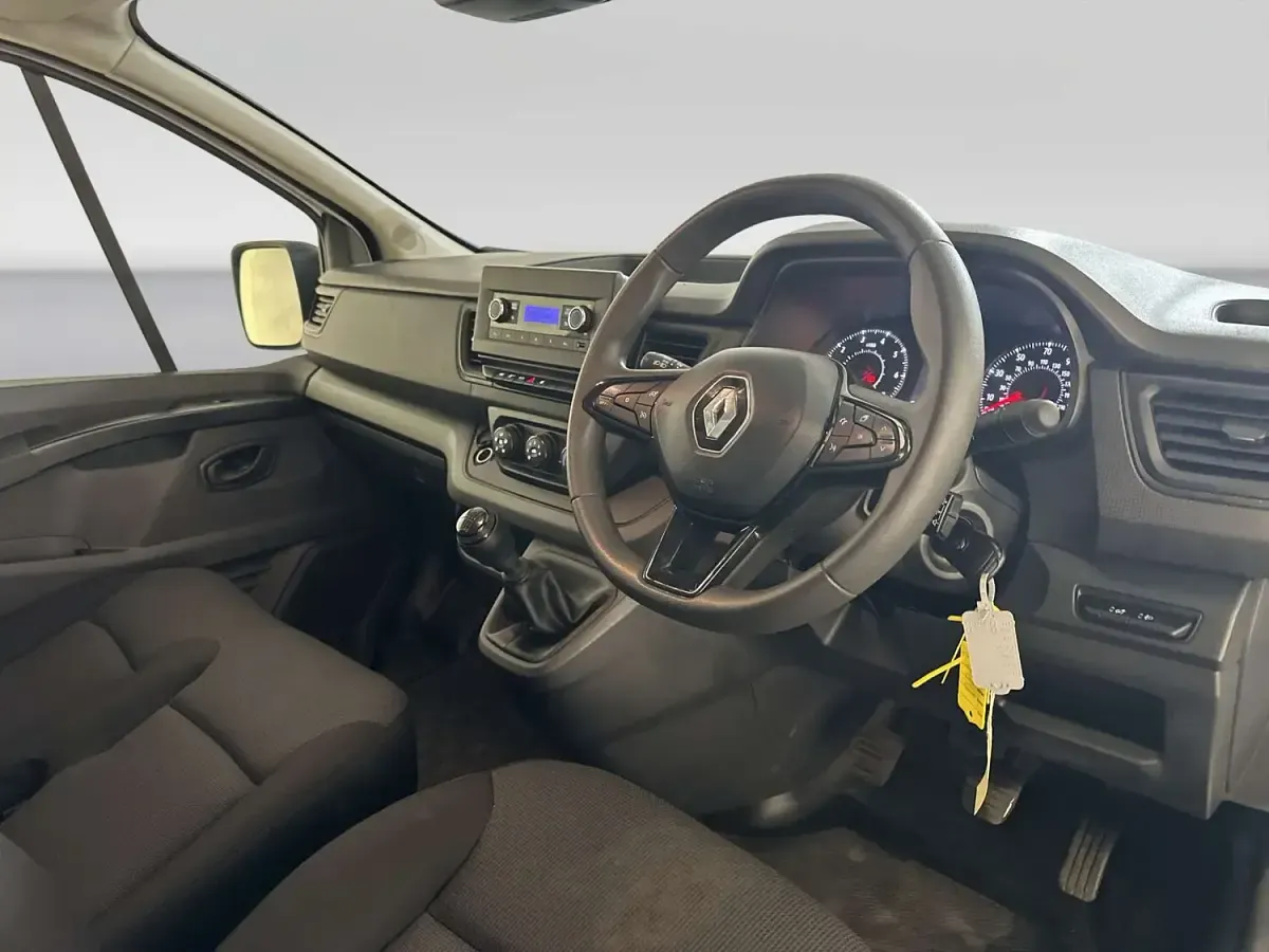 Used Renault Trafic 130 HP (95 kW) 2023 White MPV