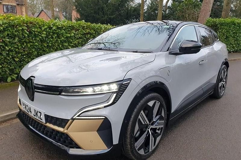 Used 2024 Renault Mégane Iconic Hatchback | £23,795 (Fair price) - Image 1/1