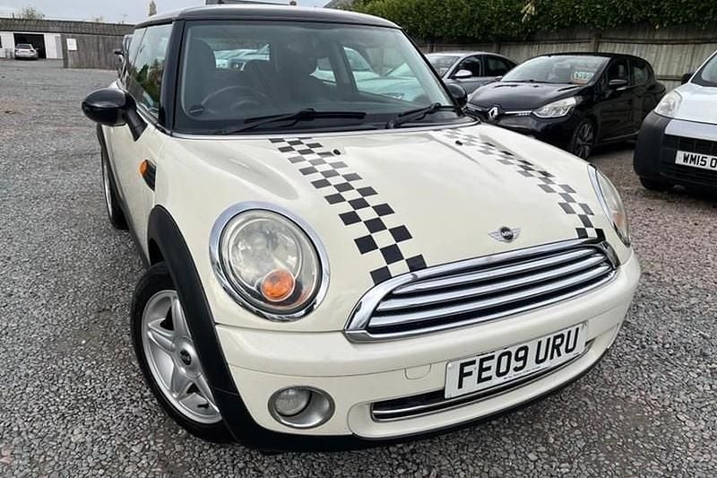White Used 2009 Mini Cooper Hatch Hatchback | £2,495 (Good price) - Image 1/1